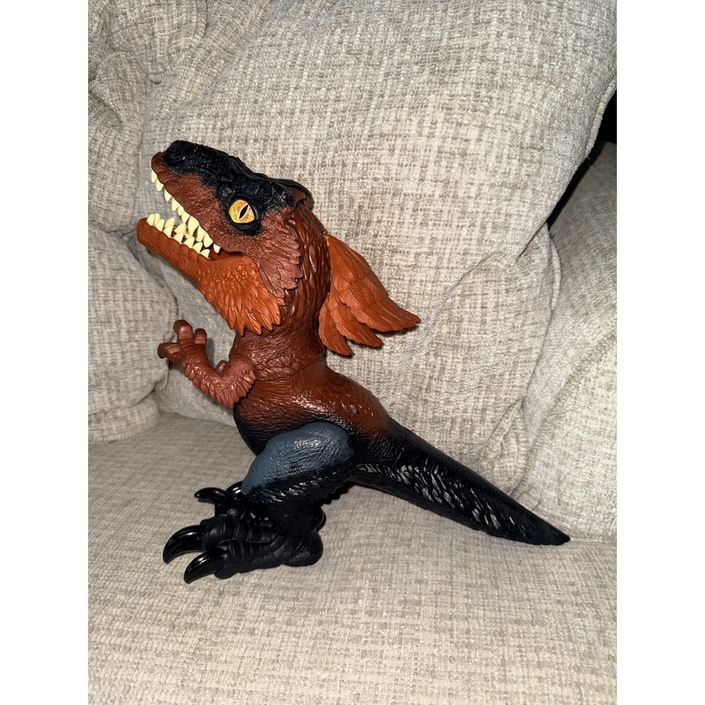Jurassic World Dominion Uncaged Pyroraptor Dinosaur Toy Ultimate Motion/Sound